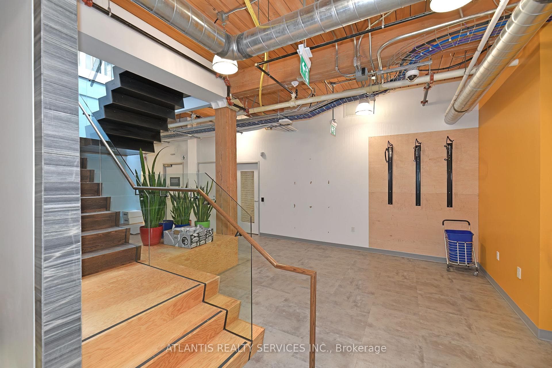 243 College Street 400/500, Toronto, ON M5T 1R5, Toronto C01 — photo 1