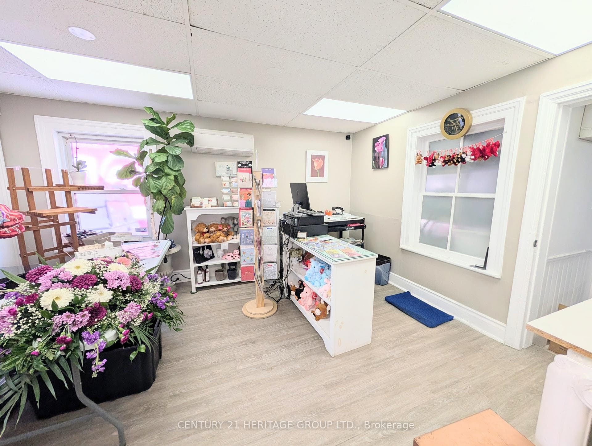 15 Main Street E, Newmarket, ON L3Y 3Y1, Newmarket — photo 1