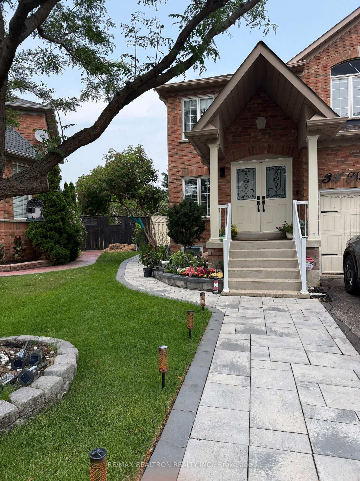 34 Nostalgia Court Basement Unit, Brampton, ON L6X 5C6, Brampton — photo 1