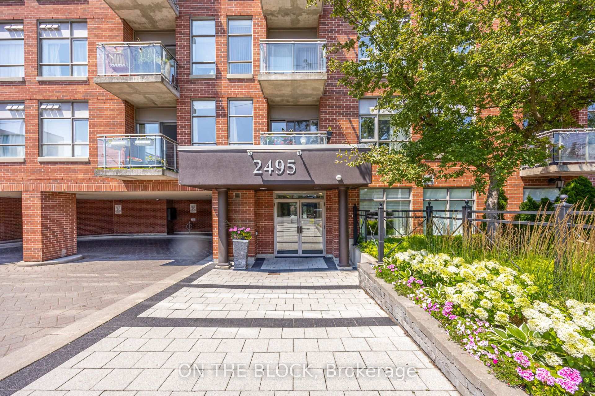 2495 Dundas Street W 107, Toronto, ON M6P 1X4, Toronto W02 — photo 1
