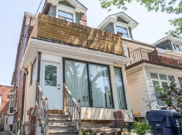 693 Euclid Avenue 2, Toronto, ON M6G 2T8