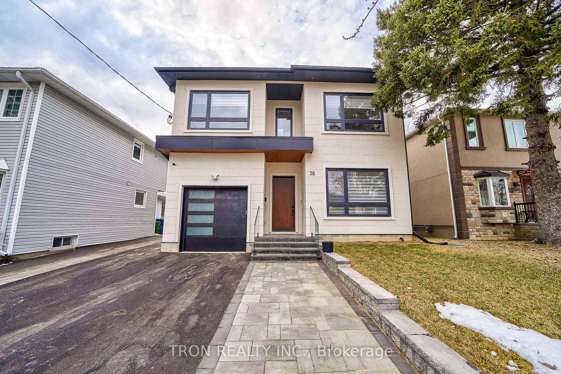 38 Uno Drive, Toronto, ON M8Z 3N8, Toronto W07 — photo 1