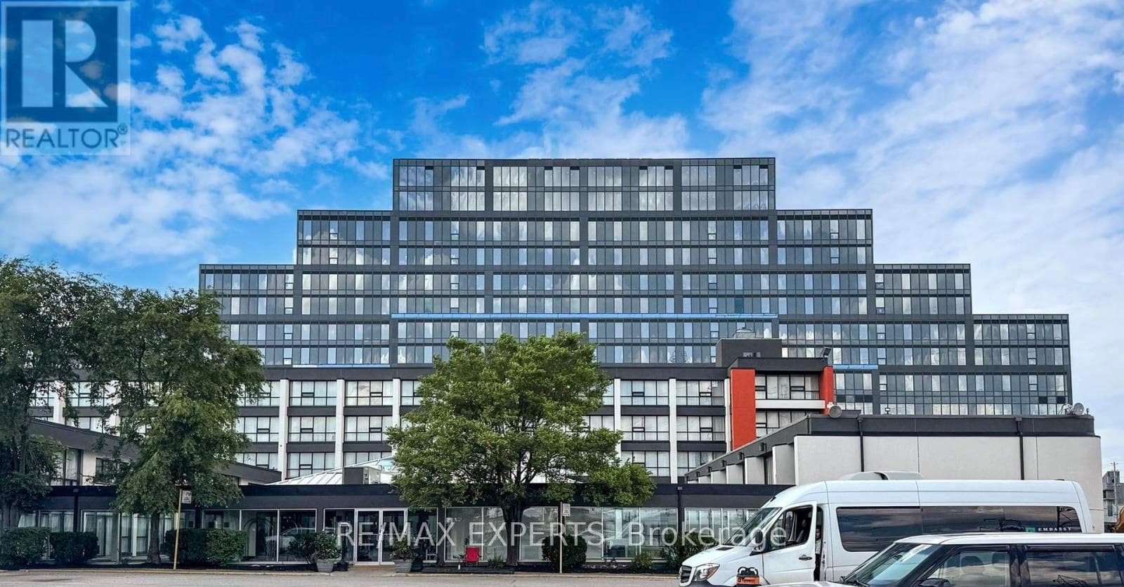 600 Dixon Road 204, Toronto, ON M9W 1J1, Toronto W10 — photo 1