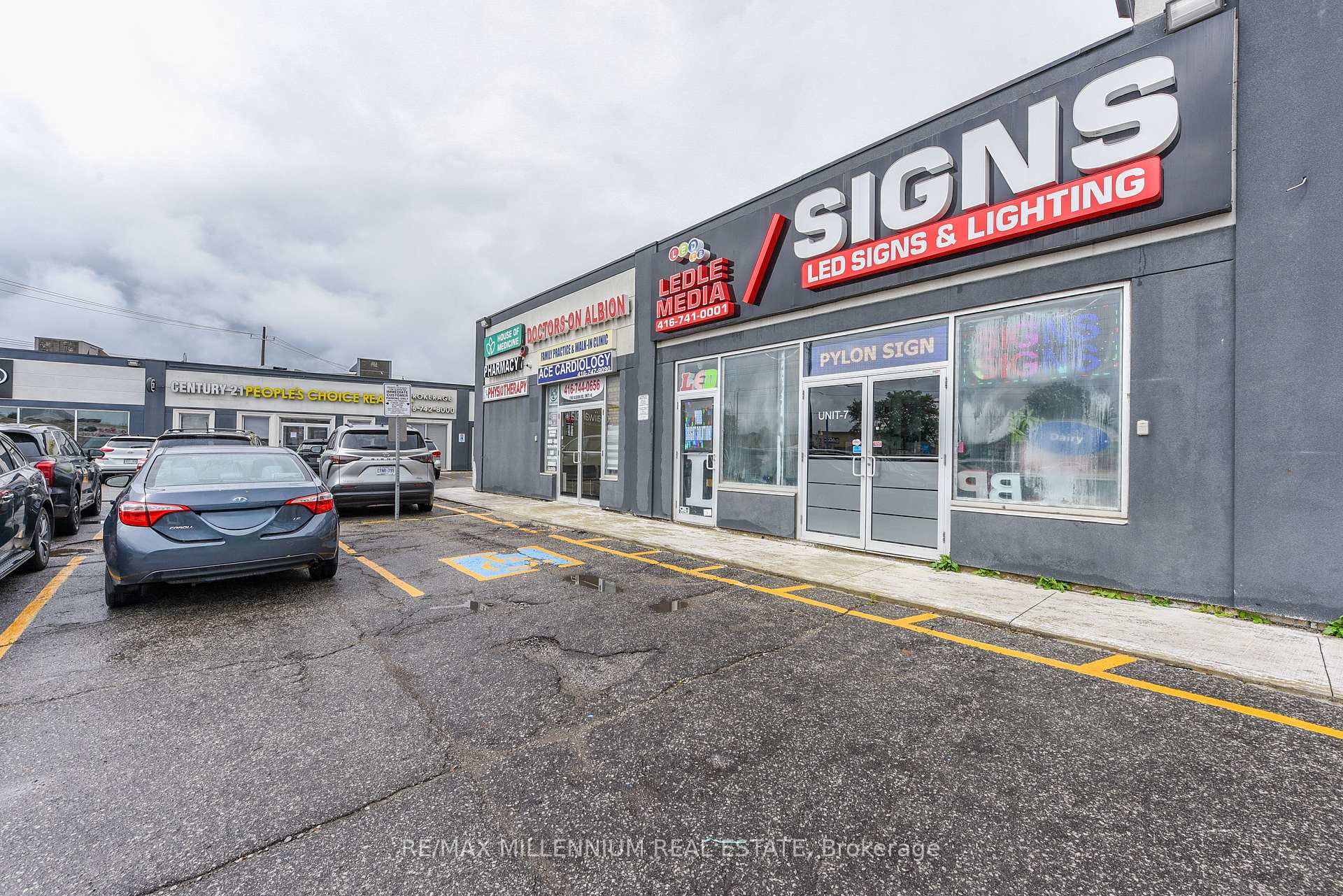 1780 Albion Road 7, Toronto, ON M9V 1C1, Toronto W10 — photo 1