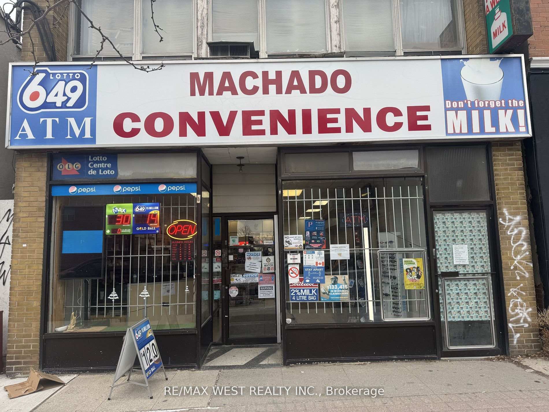1990 Eglinton Avenue W, Toronto, ON M6E 2J9, Toronto W04 — photo 1