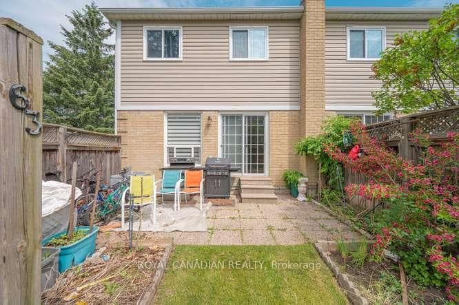 63 Heathcliffe Square, Brampton, ON L6S 5R3, Brampton — photo 1