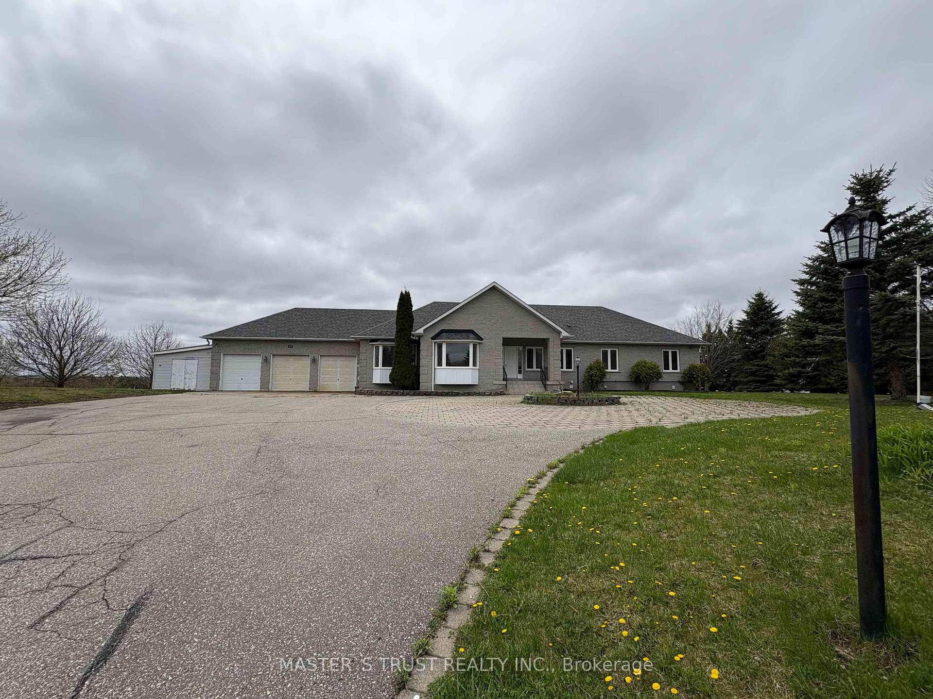17 Ing Court, Aurora, ON L6C 1Z4, Aurora — photo 1