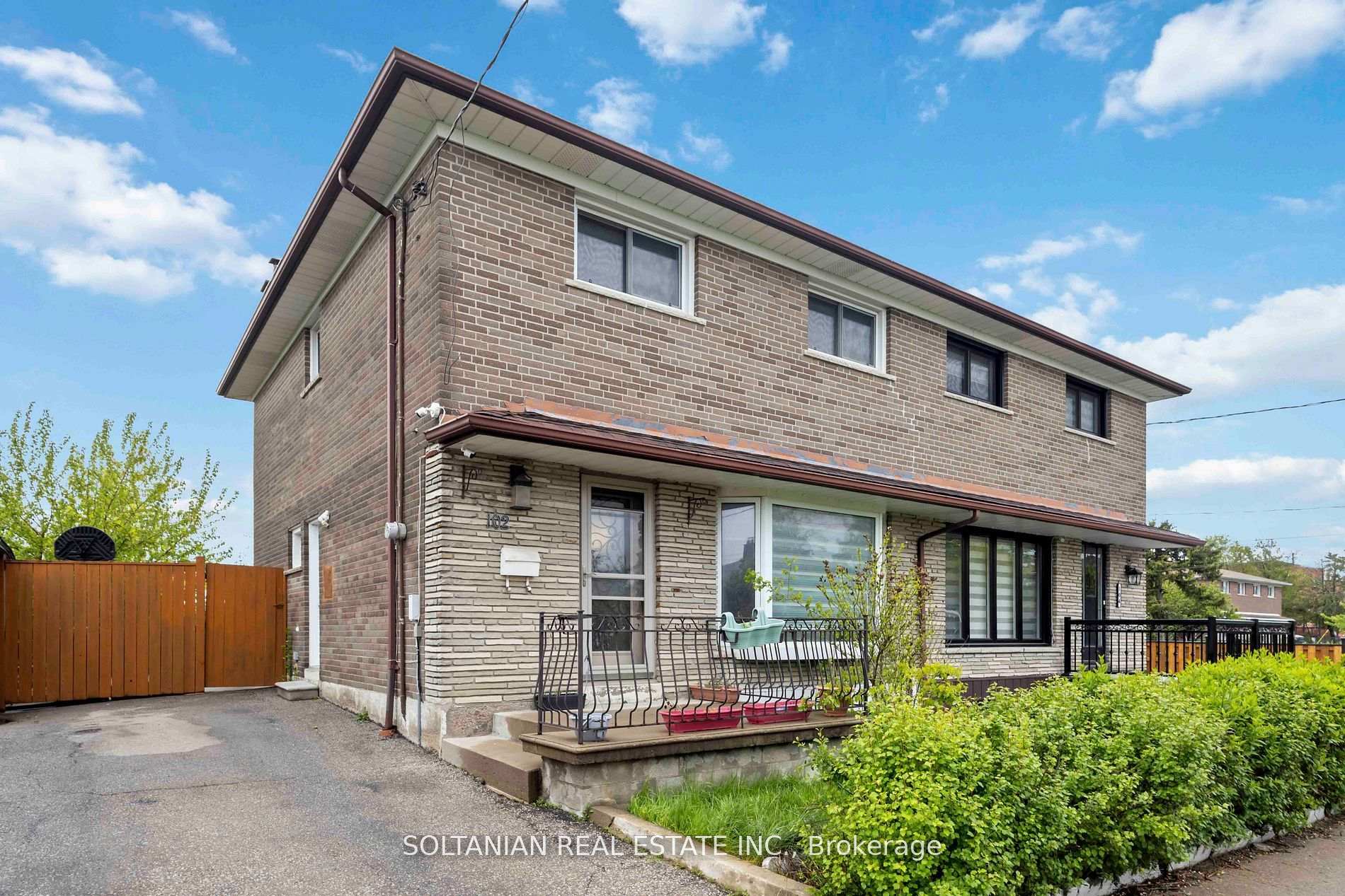 102 Elnathan Crescent, Toronto, ON M9L 2G1, Toronto W05 — photo 1
