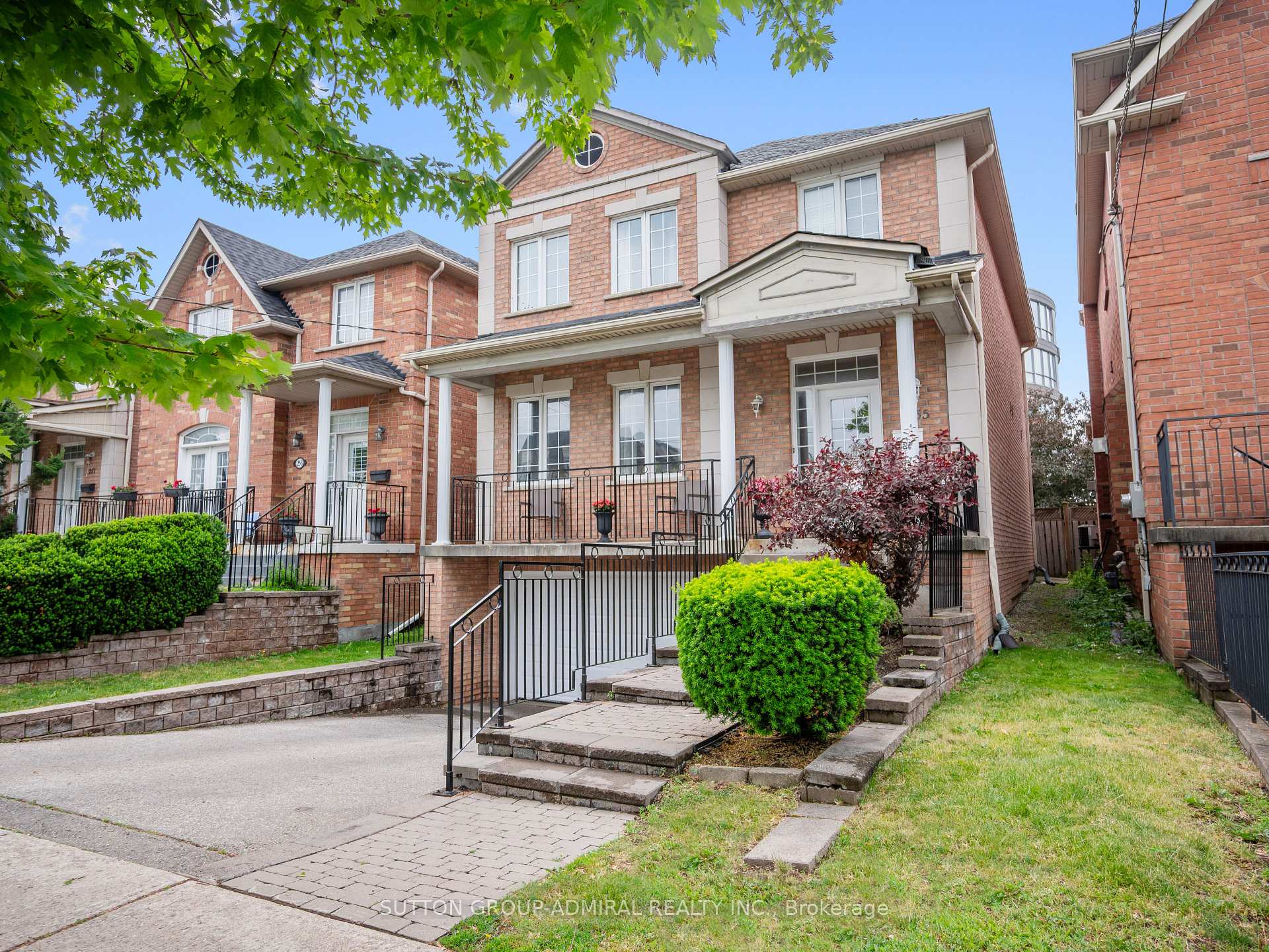 255 Cocksfield Avenue, Toronto, ON M3H 3T6, Toronto C06 — photo 1