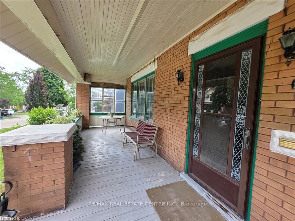 20 Fairview Avenue, Kitchener, ON N2H 3E8, Kitchener — photo 1
