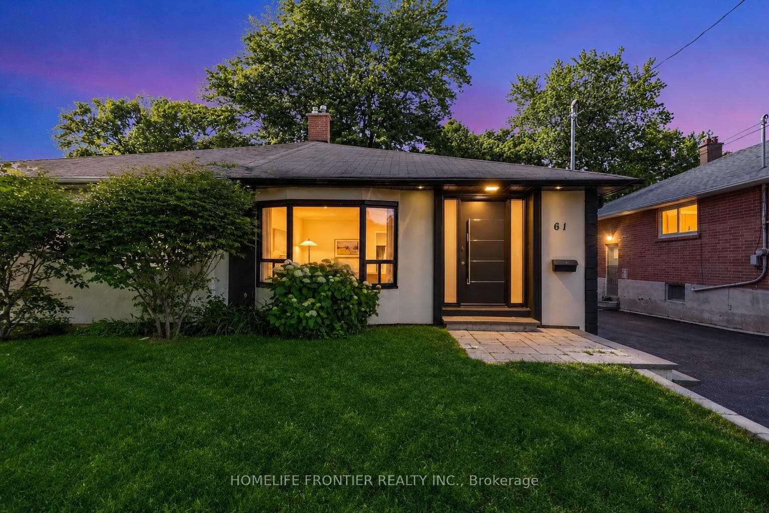 61 Sundial Crescent, Toronto, ON M4A 2J7, Toronto C13 — фото 1