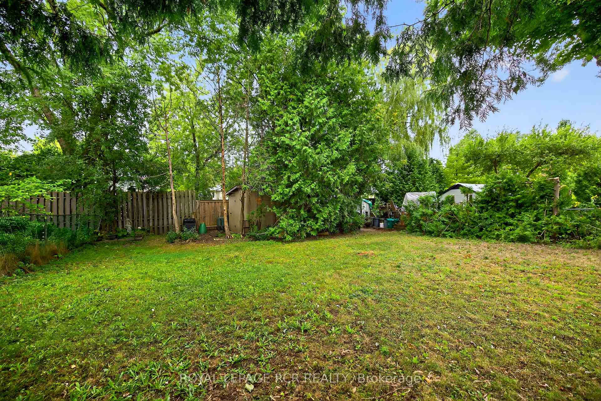 856 Magnolia Avenue, Newmarket, ON L3Y 3C7, Newmarket — photo 1