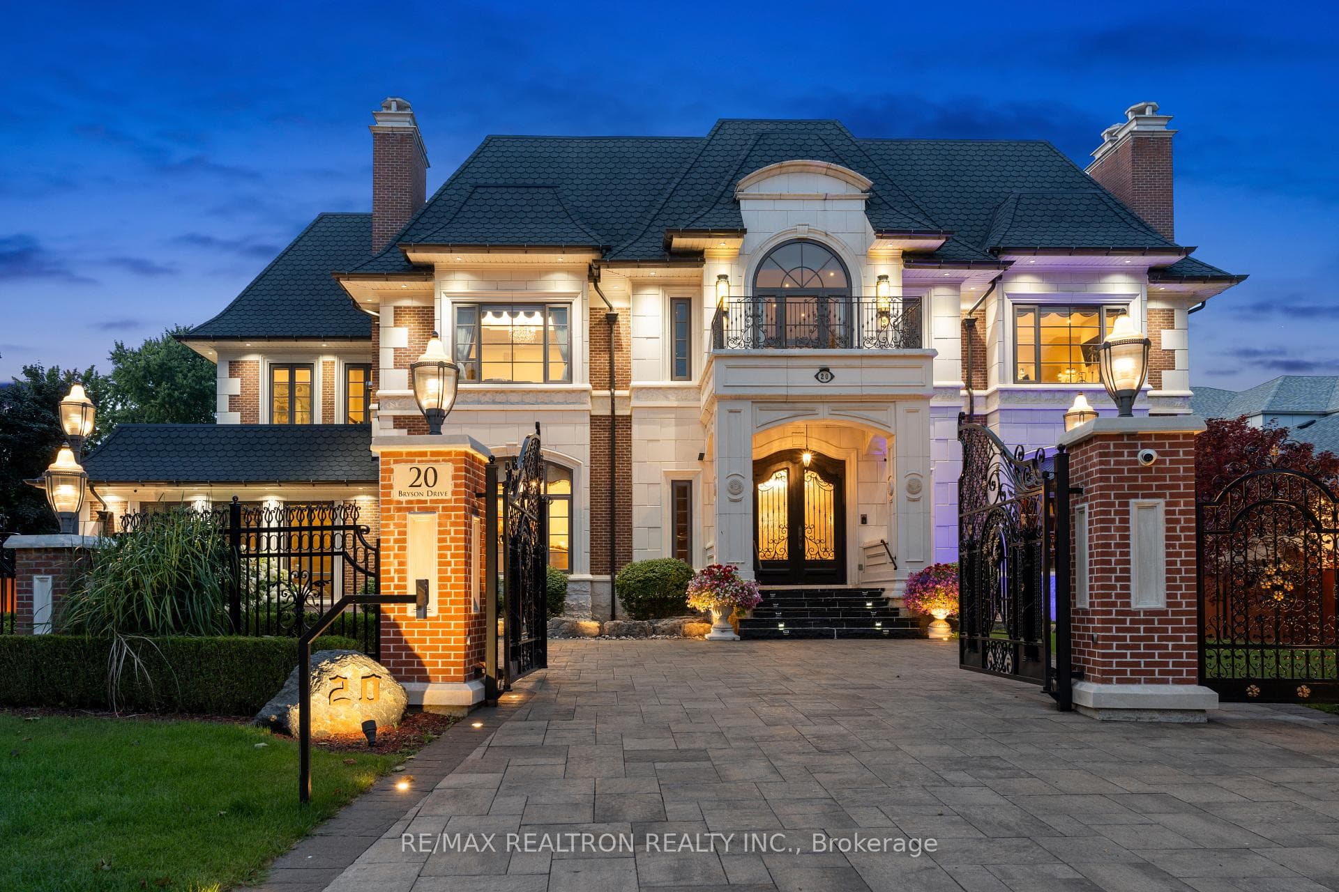 20 Bryson Drive, Richmond Hill, ON L4C 6E3, Richmond Hill — photo 1