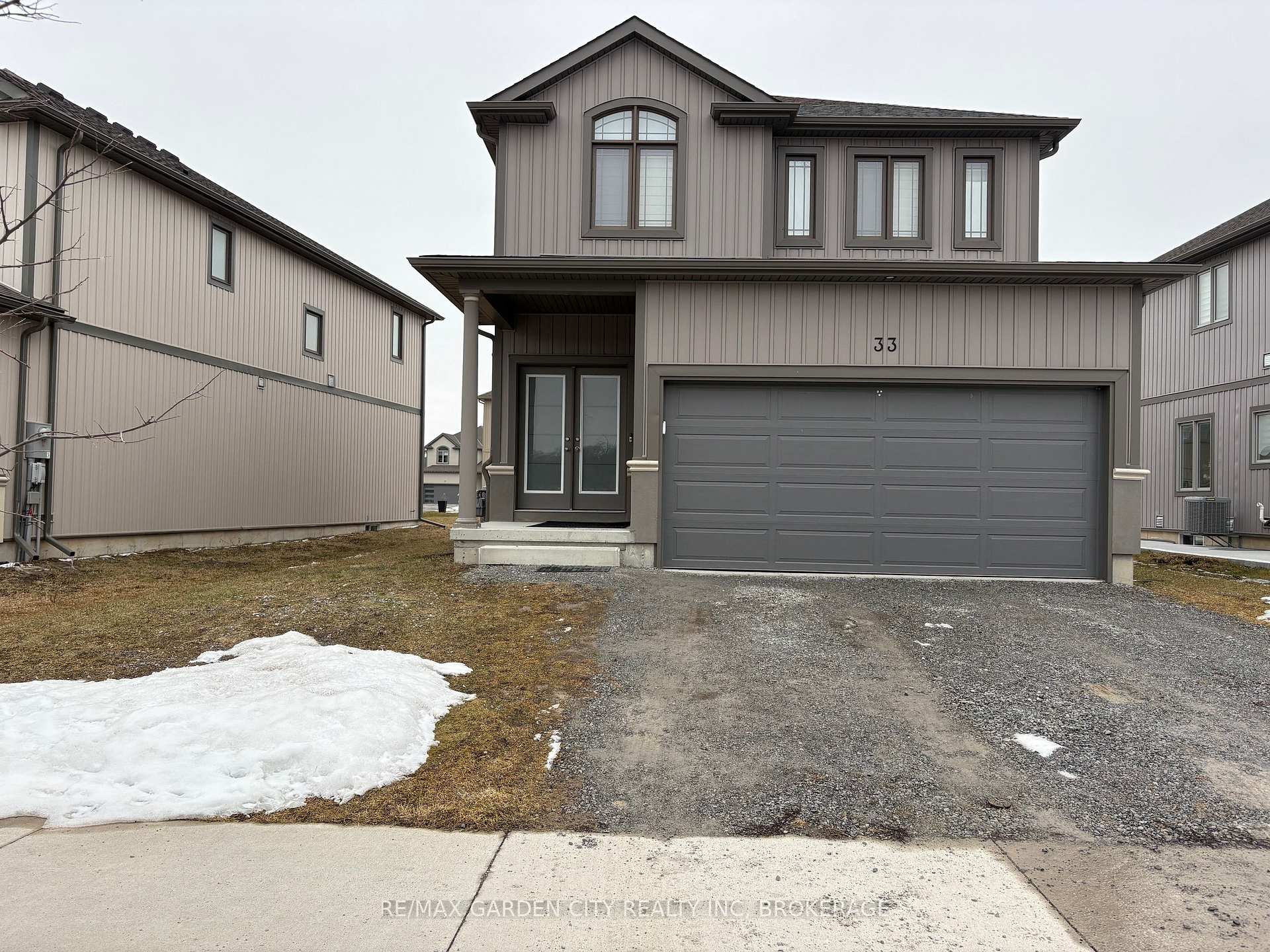 33 Bounty Avenue, Thorold, ON L2V 0H3, Thorold — photo 1