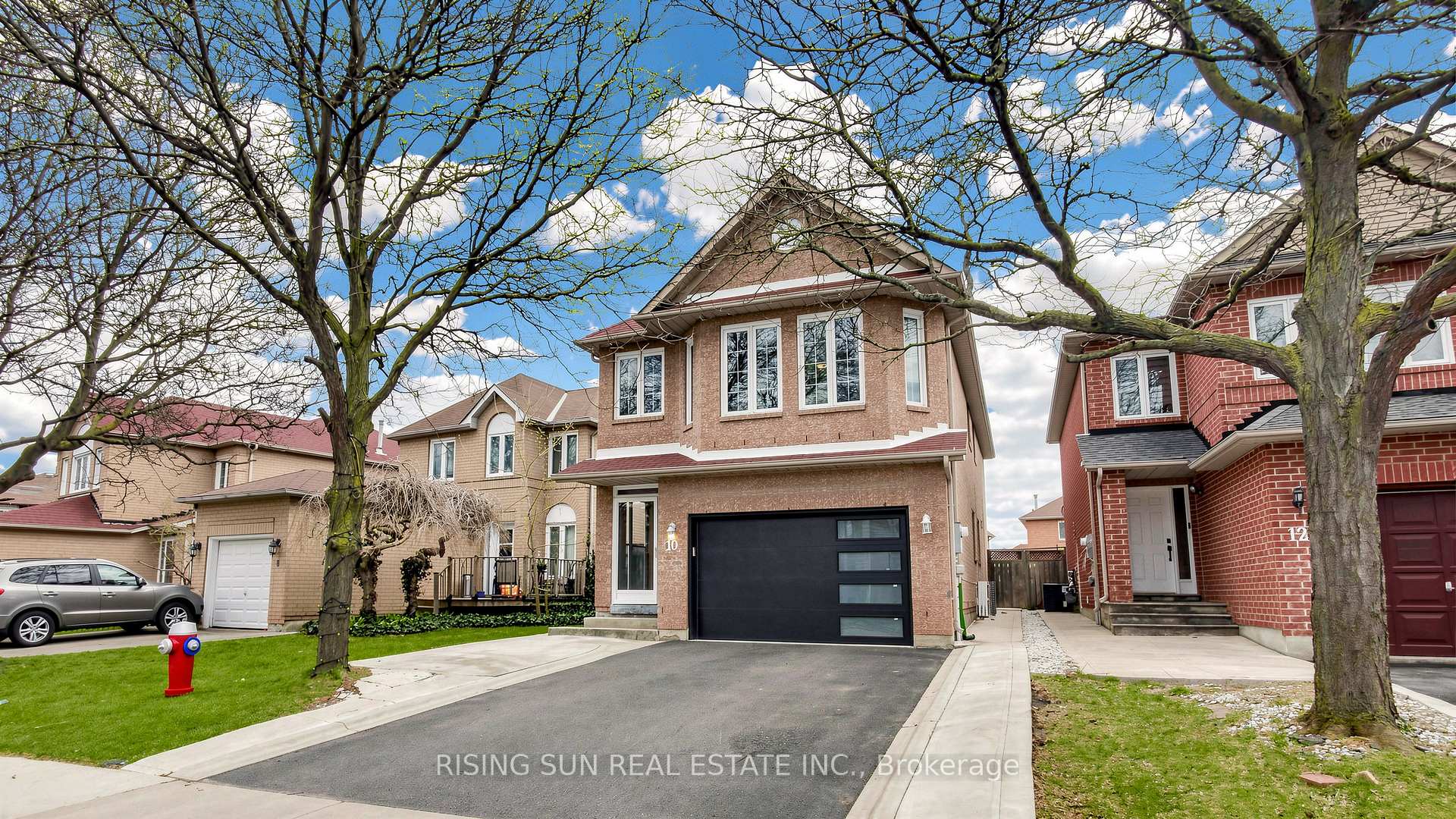 10 Cedarwood Crescent, Brampton, ON L6X 4K1, Brampton — photo 1