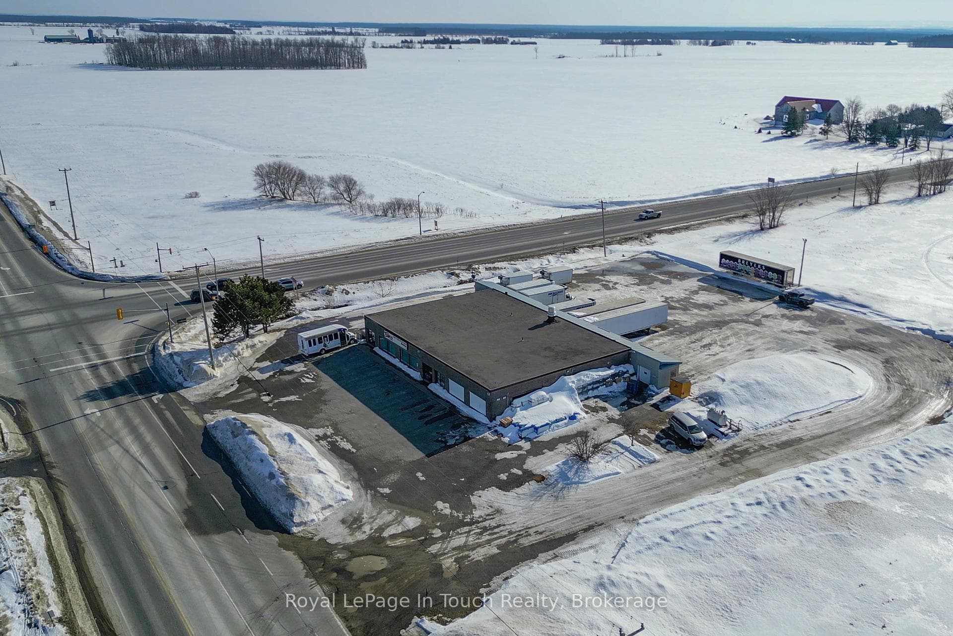 3242 Crossland Road, Springwater, ON L0L 1P0, Springwater — photo 1