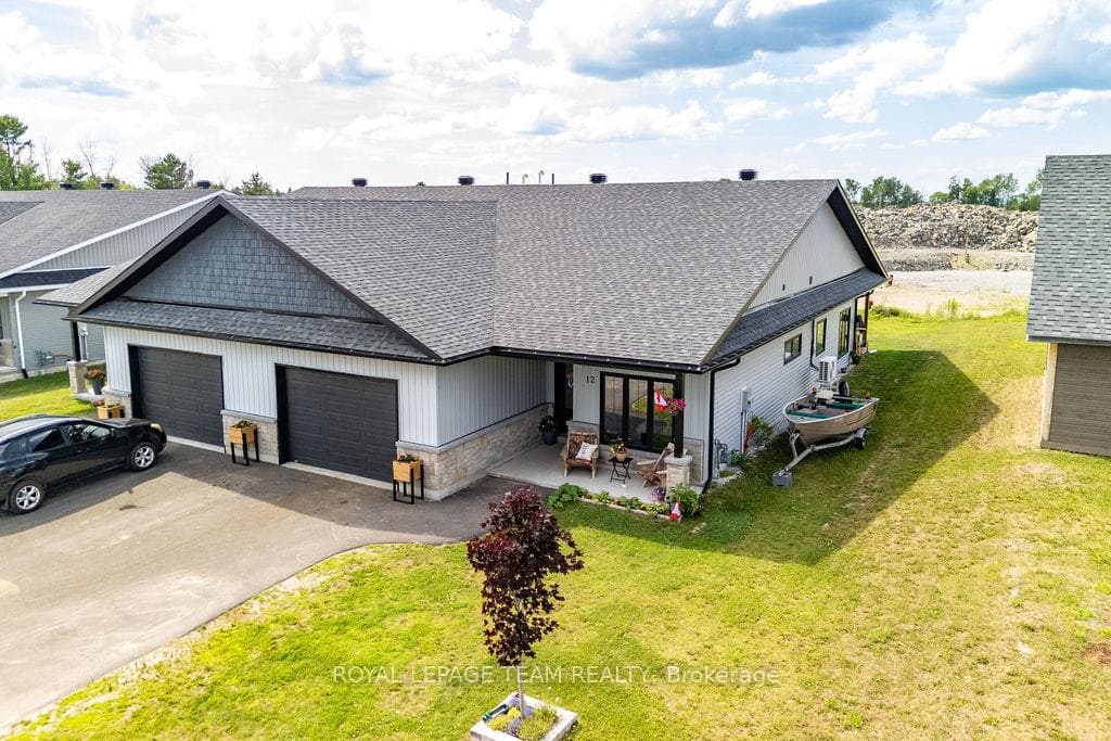 12 Bamagillia Street E, Whitewater Region, ON K0J 1K0, Whitewater Region — photo 1