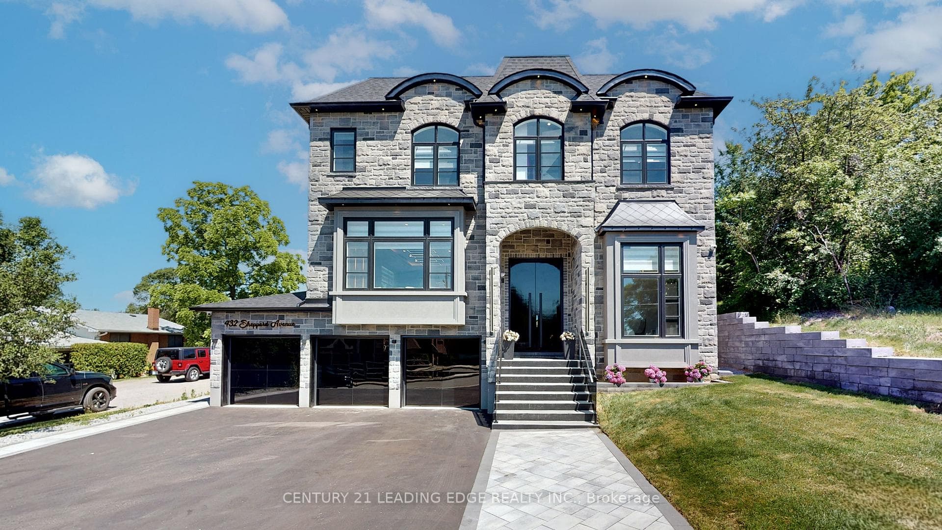 432 Sheppard Avenue, Pickering, ON L1V 1E5, Pickering — photo 1