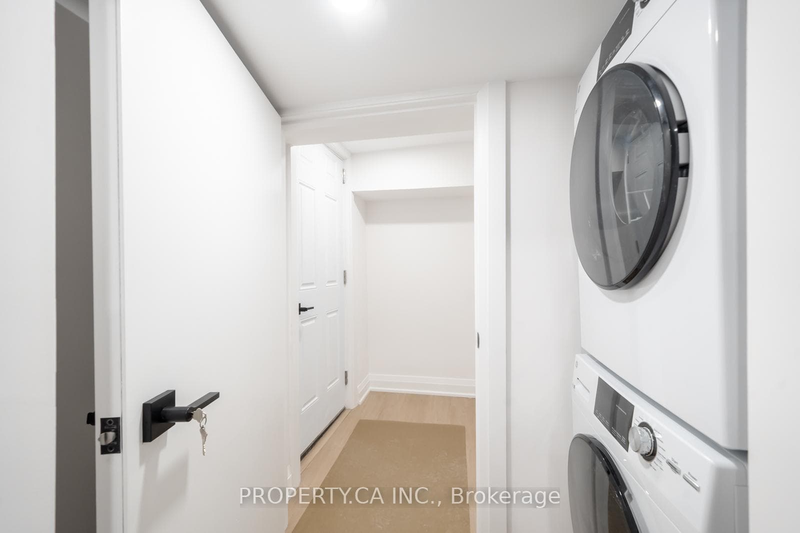 344 Highfield Road Lower, Toronto, ON M4L 2V5, Toronto E01 — photo 1
