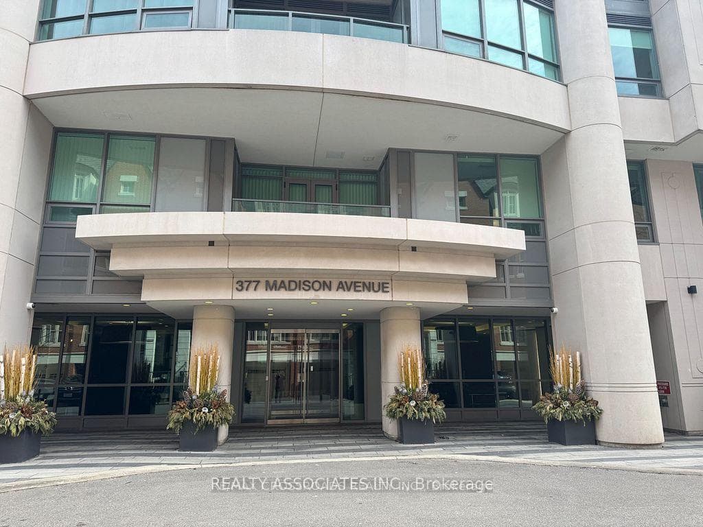 377 Madison Avenue 510, Toronto, ON M4V 3E1, Toronto C02 — photo 1