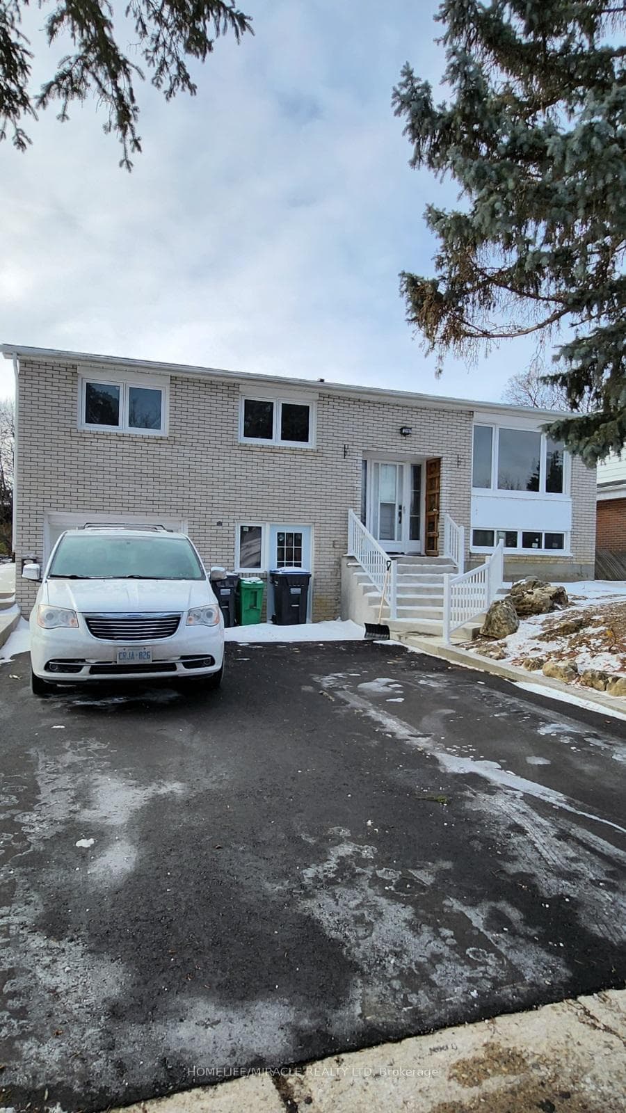 219 Mcmurchy Avenue Main, Brampton, ON L6Y 1Z2, Brampton — photo 1
