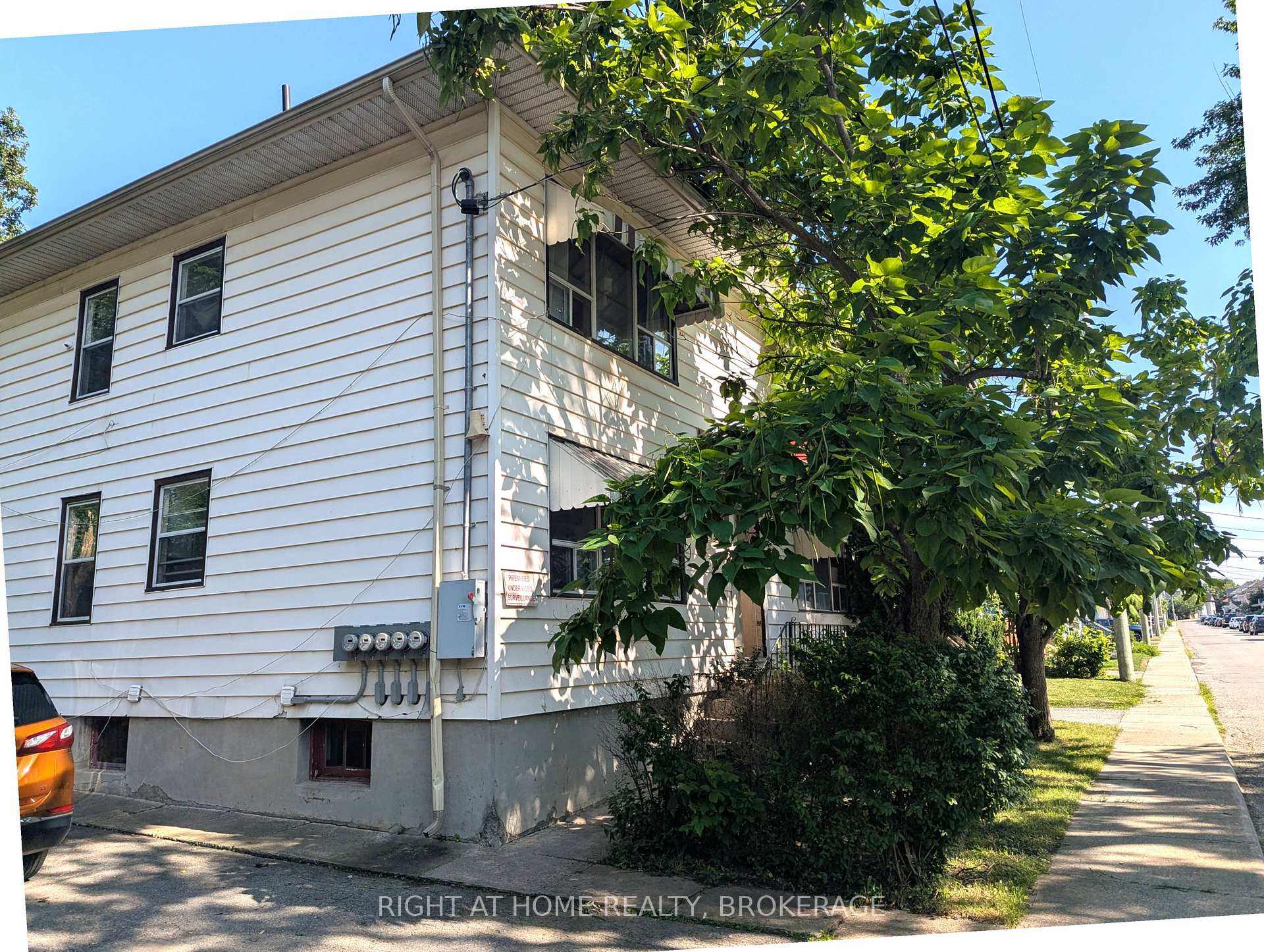 60 Richmond Avenue 2, St. Catharines, ON L2R 3W7, St. Catharines — photo 1