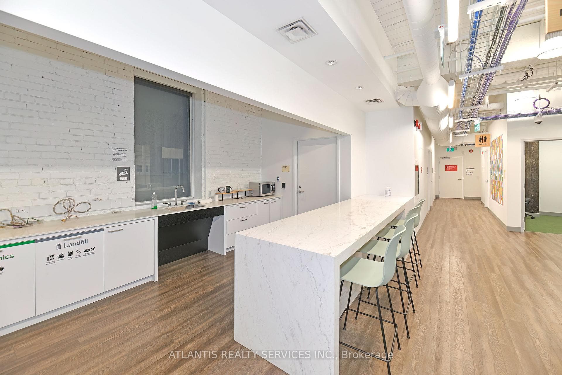 243 College Street 300, Toronto, ON M5T 1R5, Toronto C01 — photo 1