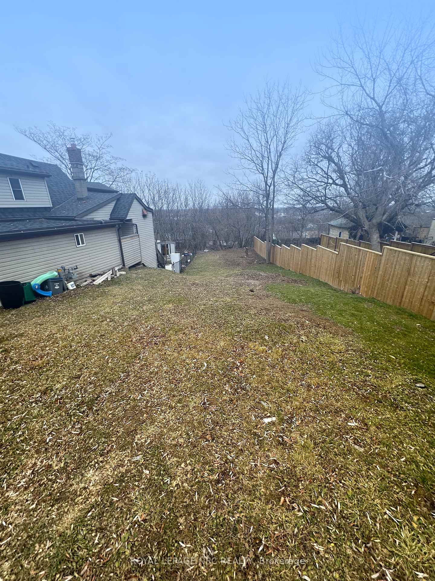 1 BALL Avenue, St. Catharines, ON L2T 1B4, St. Catharines — photo 1