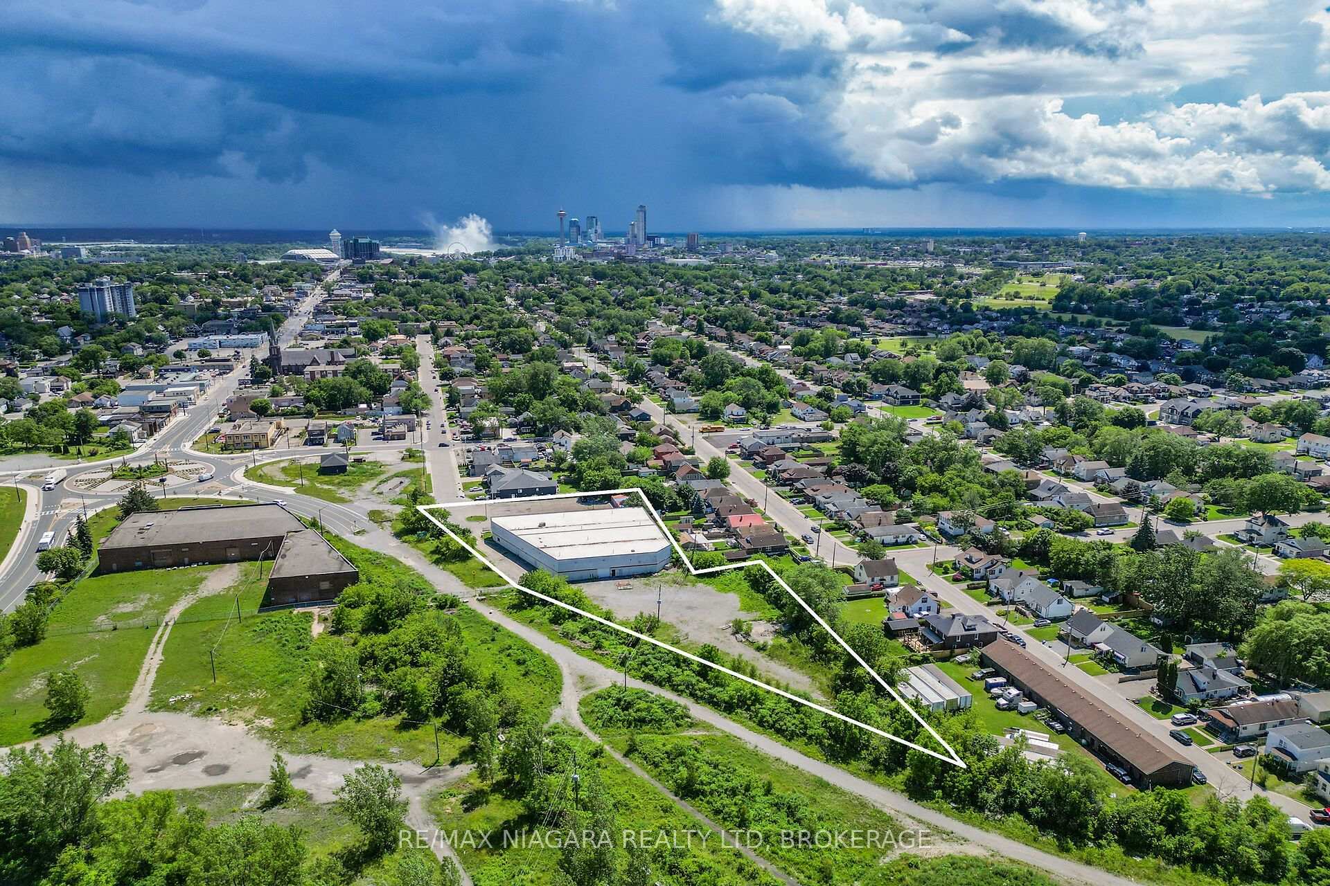 4425 FIRST Avenue N, Niagara Falls, ON L2E 4G1, Niagara Falls — photo 1
