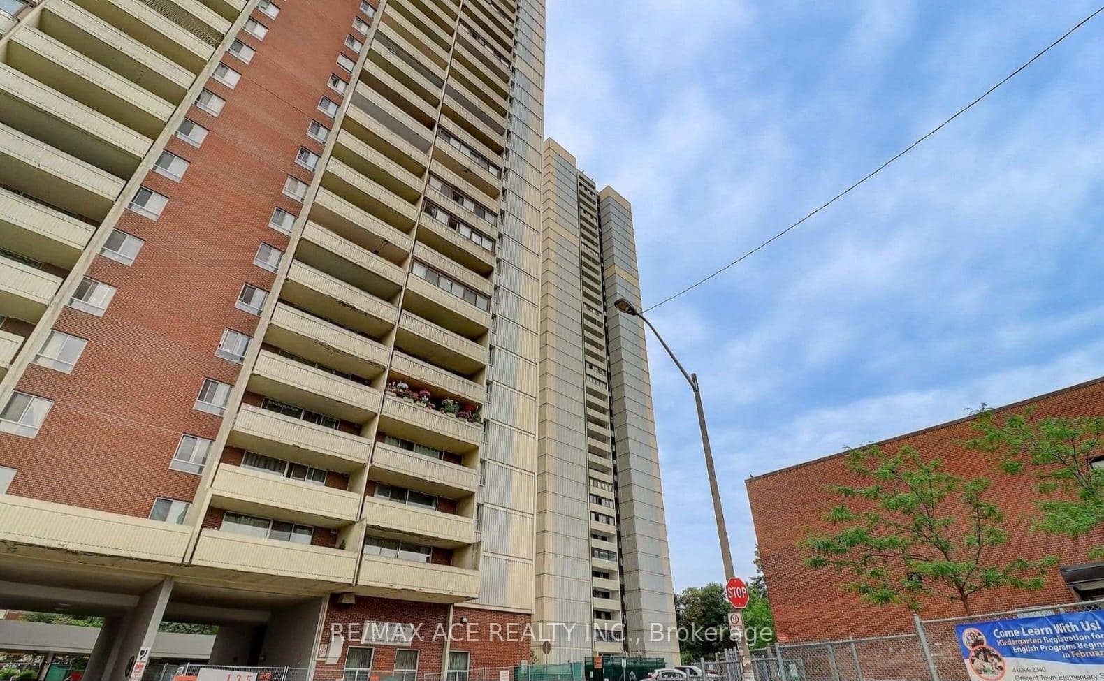 3 Massey Square 906, Toronto, ON M4C 5L5, Toronto E03 — photo 1