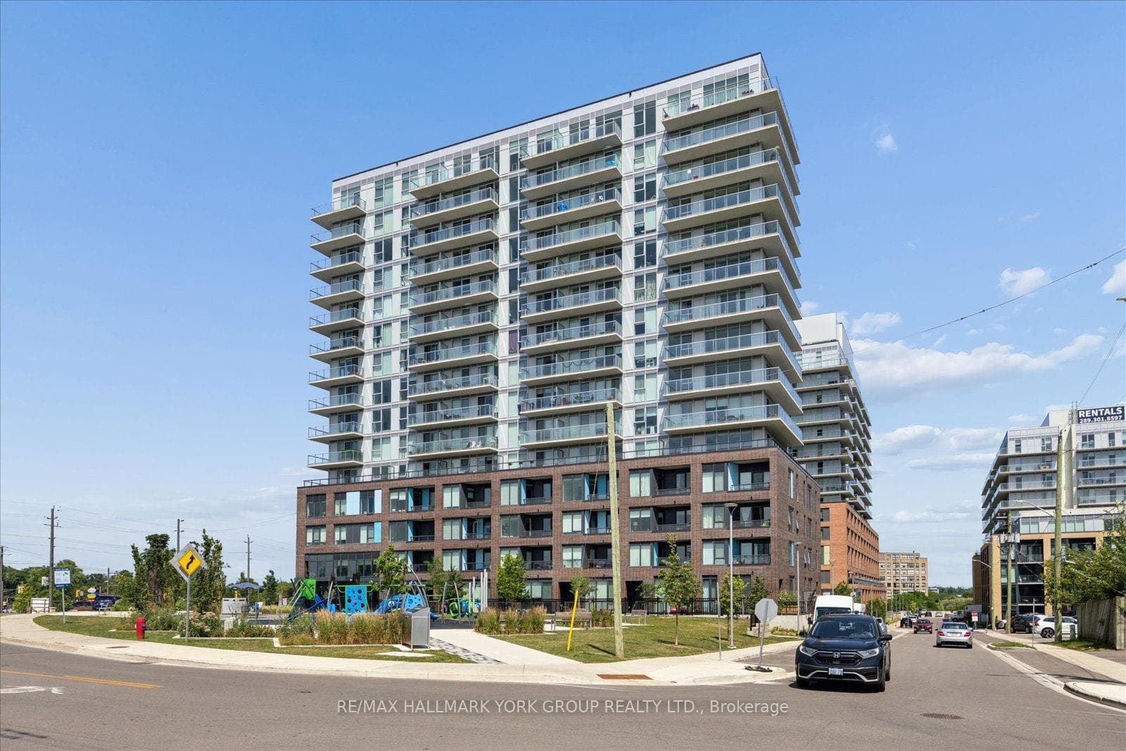 185 Deerfield Road 420, Newmarket, ON L2Y 0G7, Newmarket — photo 1