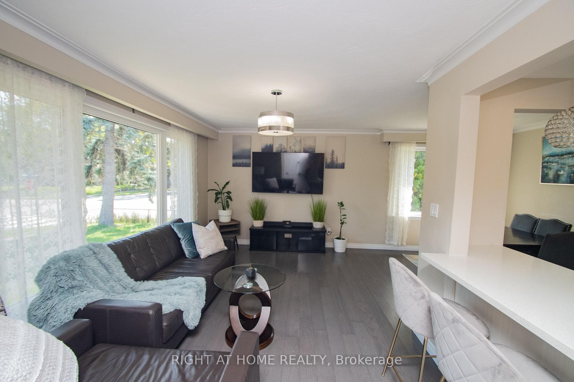 65 Bridgenorth Crescent, Toronto, ON M9V 2M5, Toronto W10 — photo 1