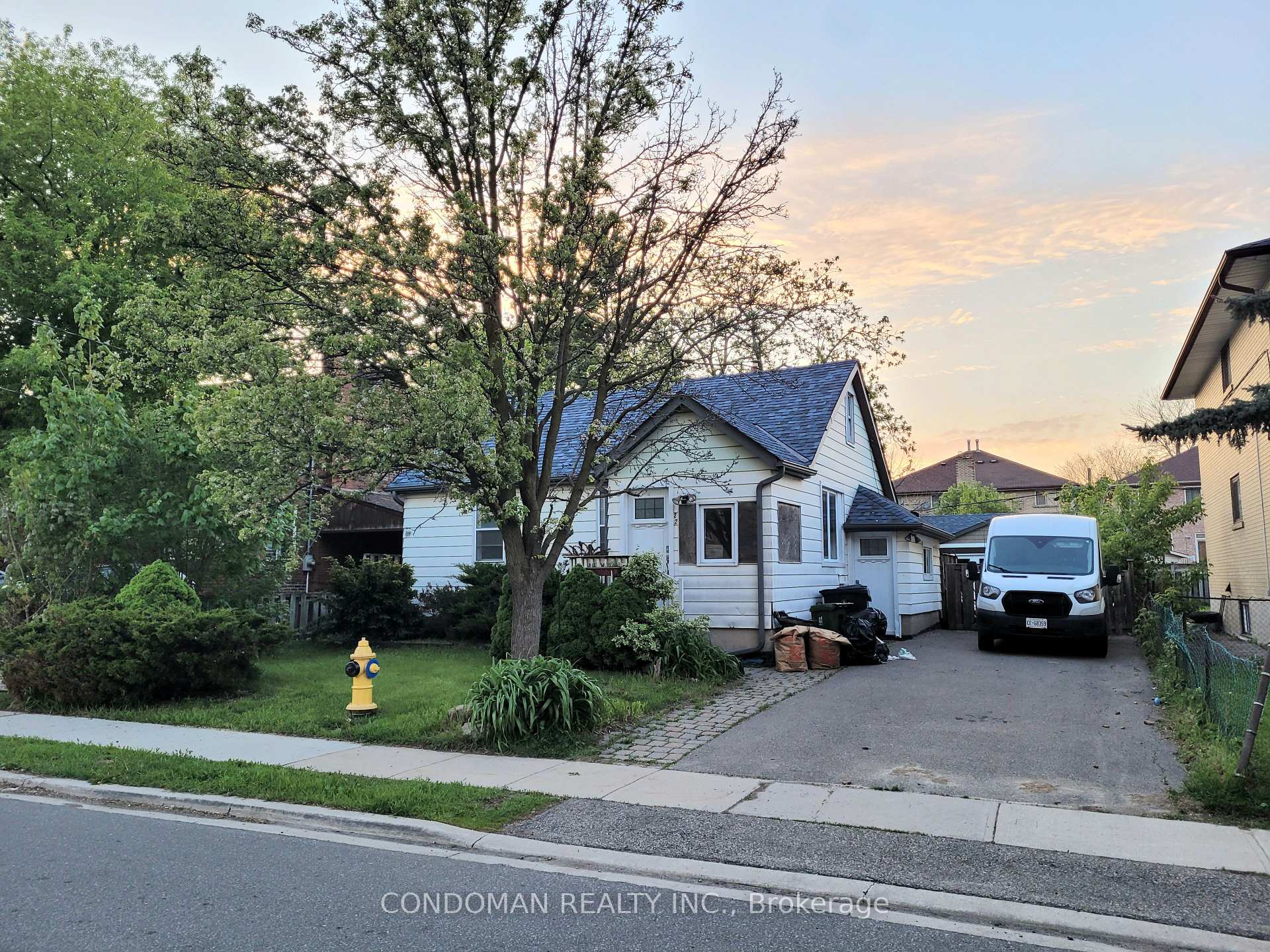 22 Fairfield Avenue Basement, Toronto W06, ON M8V 2H9, Toronto W06 — photo 1