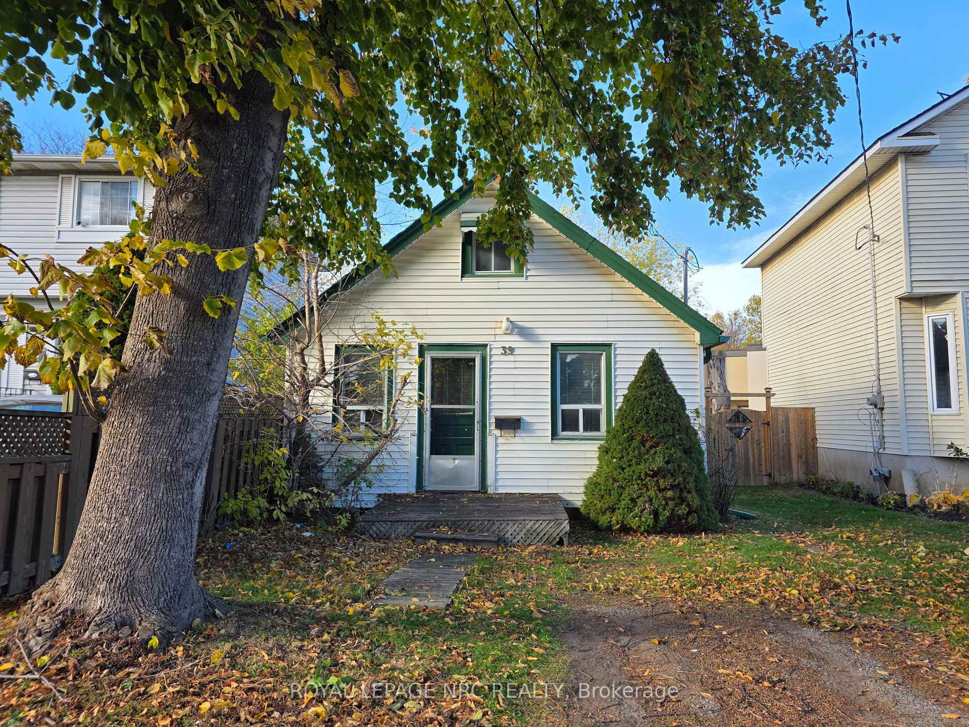 39 Manchester Avenue, St. Catharines, ON L2R 1N9, St. Catharines — photo 1