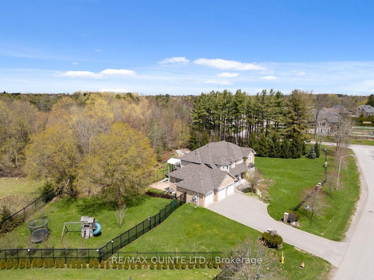 2 Treeview Avenue, Whitchurch-Stouffville, ON L4A 1R1, Whitchurch-Stouffville — photo 1