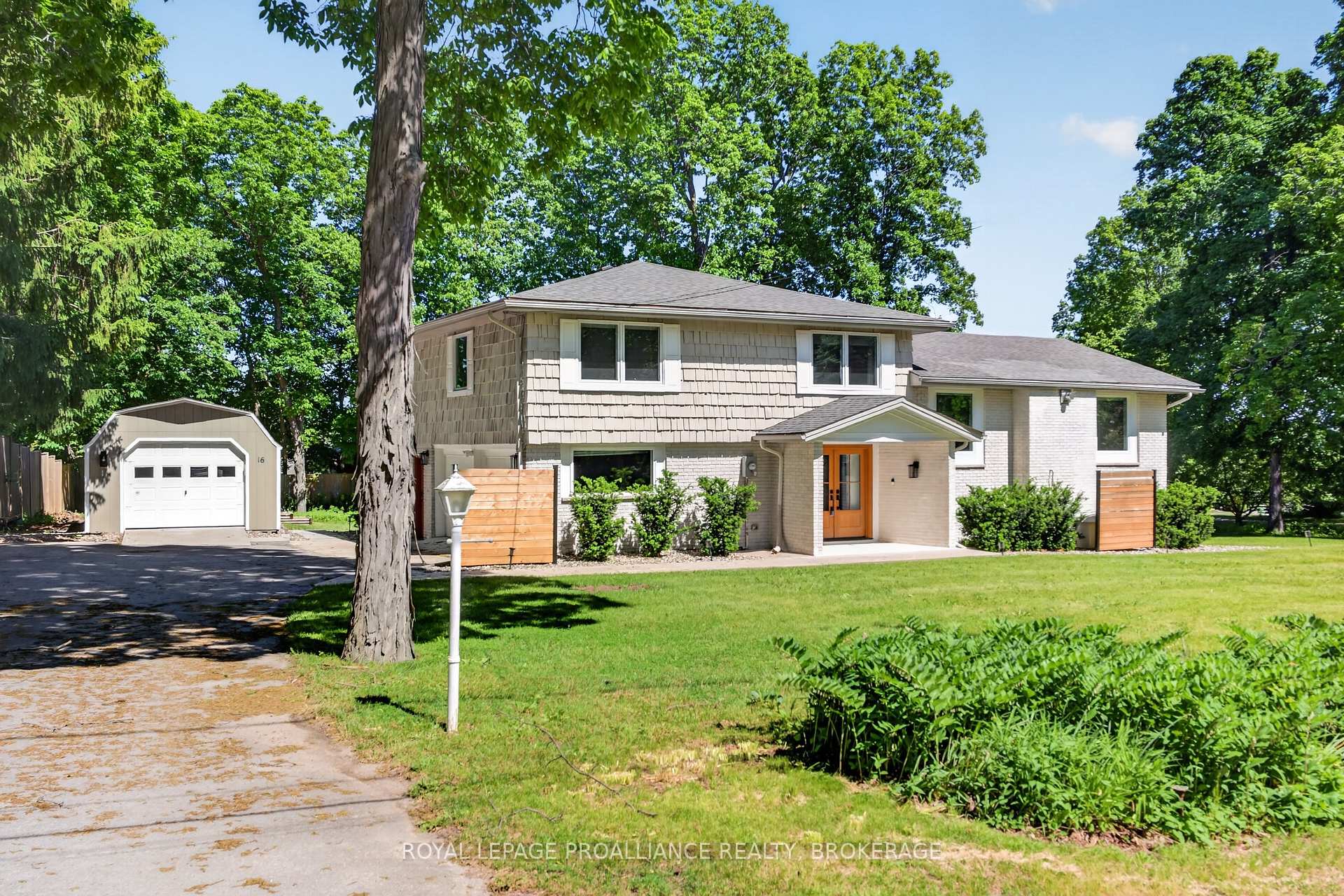 16 King Pitt Road, Kingston, ON K7L 4V1
