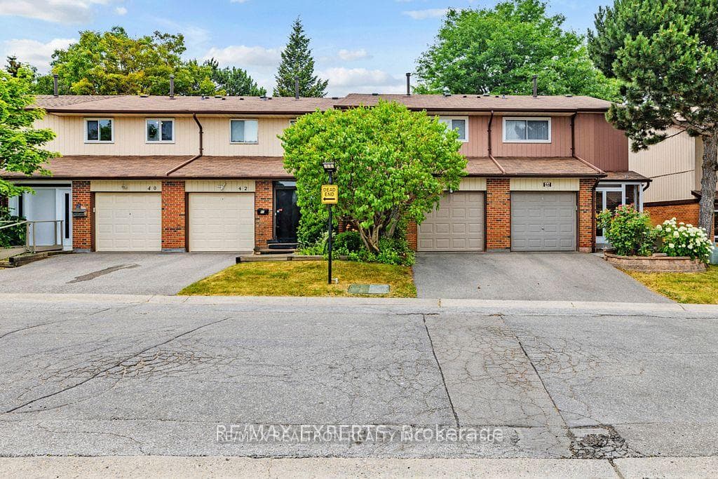 30 W Dundalk Drive 44, Toronto, ON M1P 2W5, Toronto E04 — photo 1