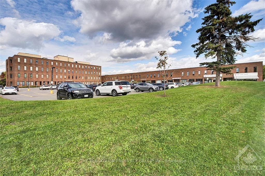 1150 MORRISON Drive 201, Parkway Park - Queensway Terrace S and Area, ON K2H 8S9, Parkway Park - Queensway Terrace S and Area — photo 1