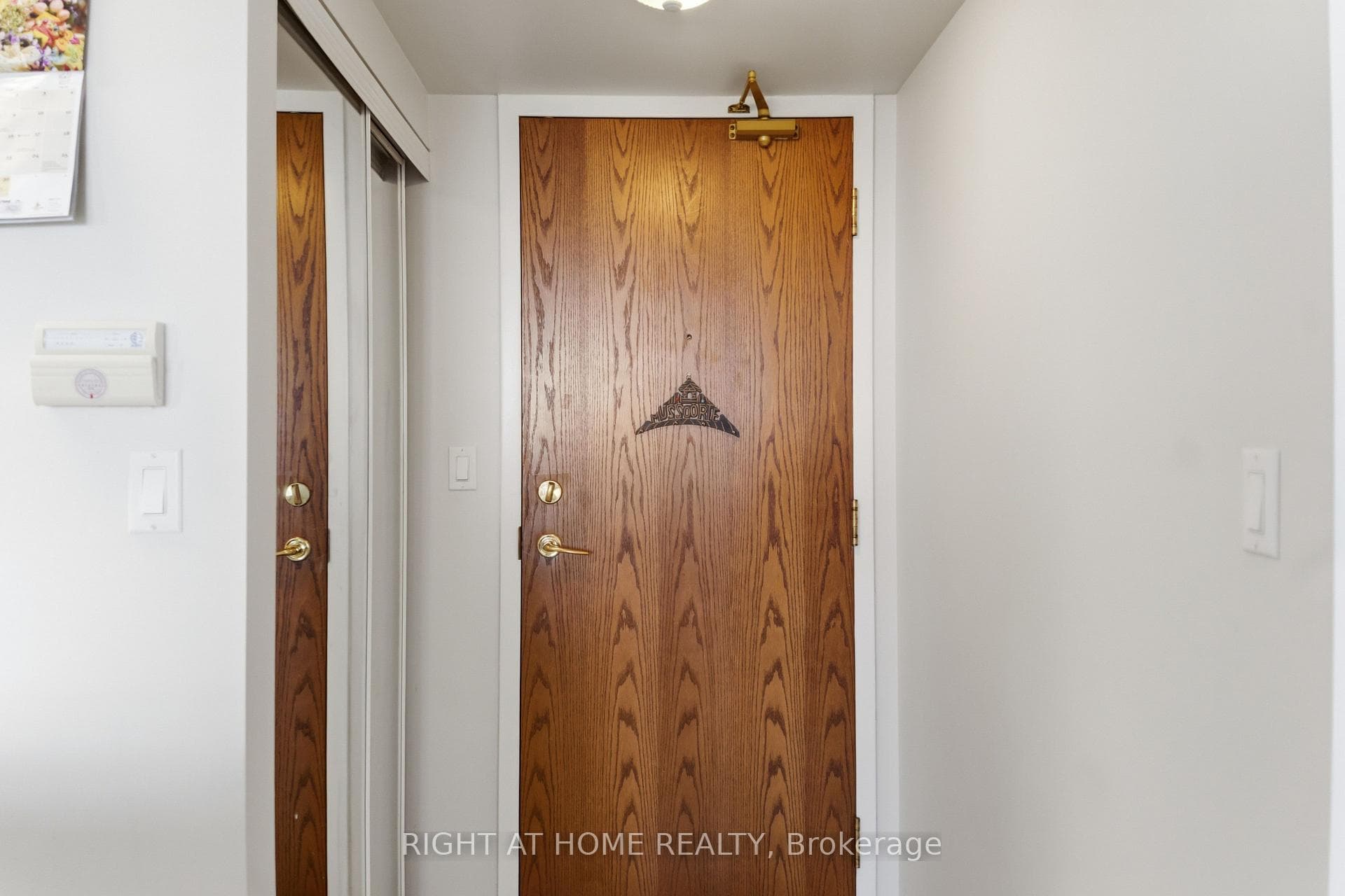 4879 KIMBERMOUNT Avenue 607, Mississauga, ON L5B 0H8, Mississauga — photo 1