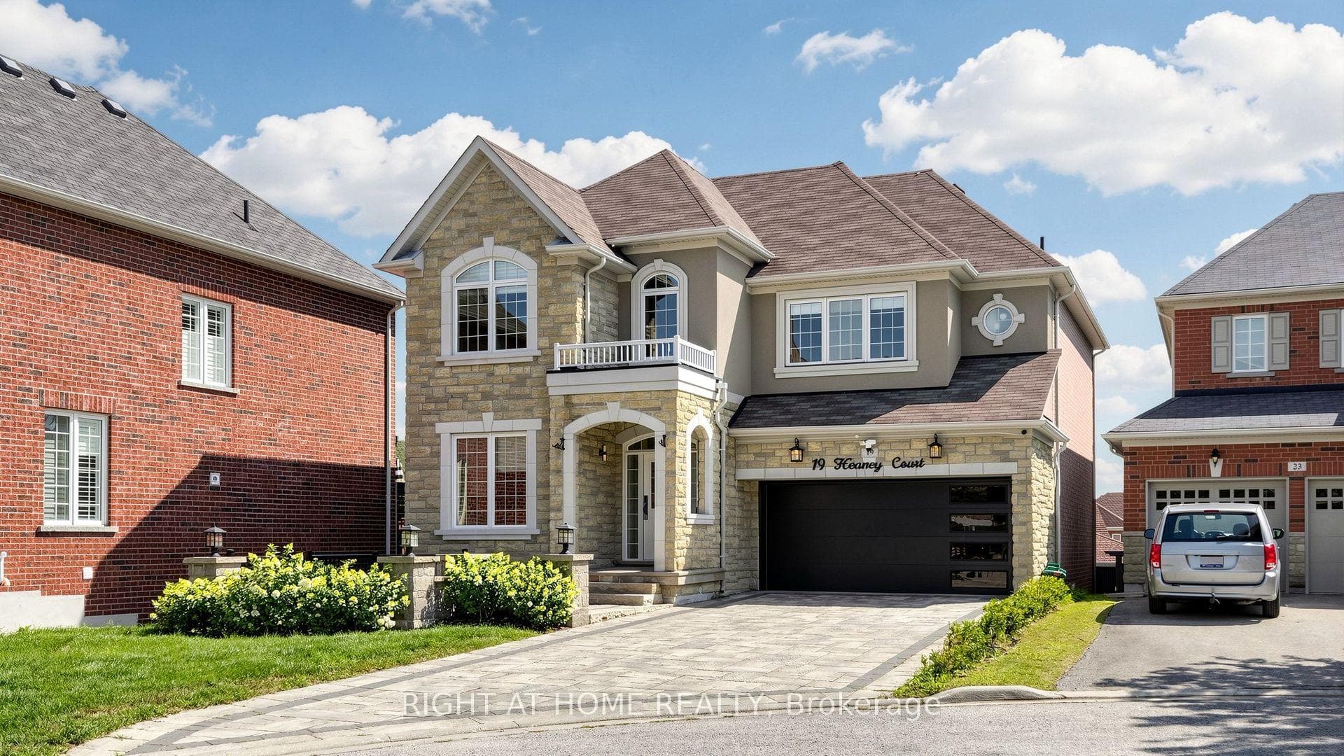 19 Heaney Court, Aurora, ON L4G 0J7, Aurora — photo 1