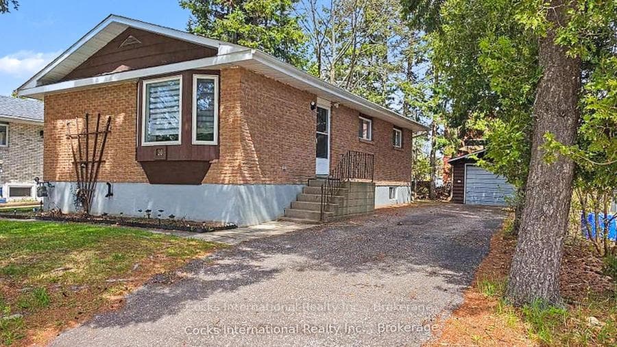36 Susan Street W, Huntsville, ON P1H 1X2, Huntsville — photo 1
