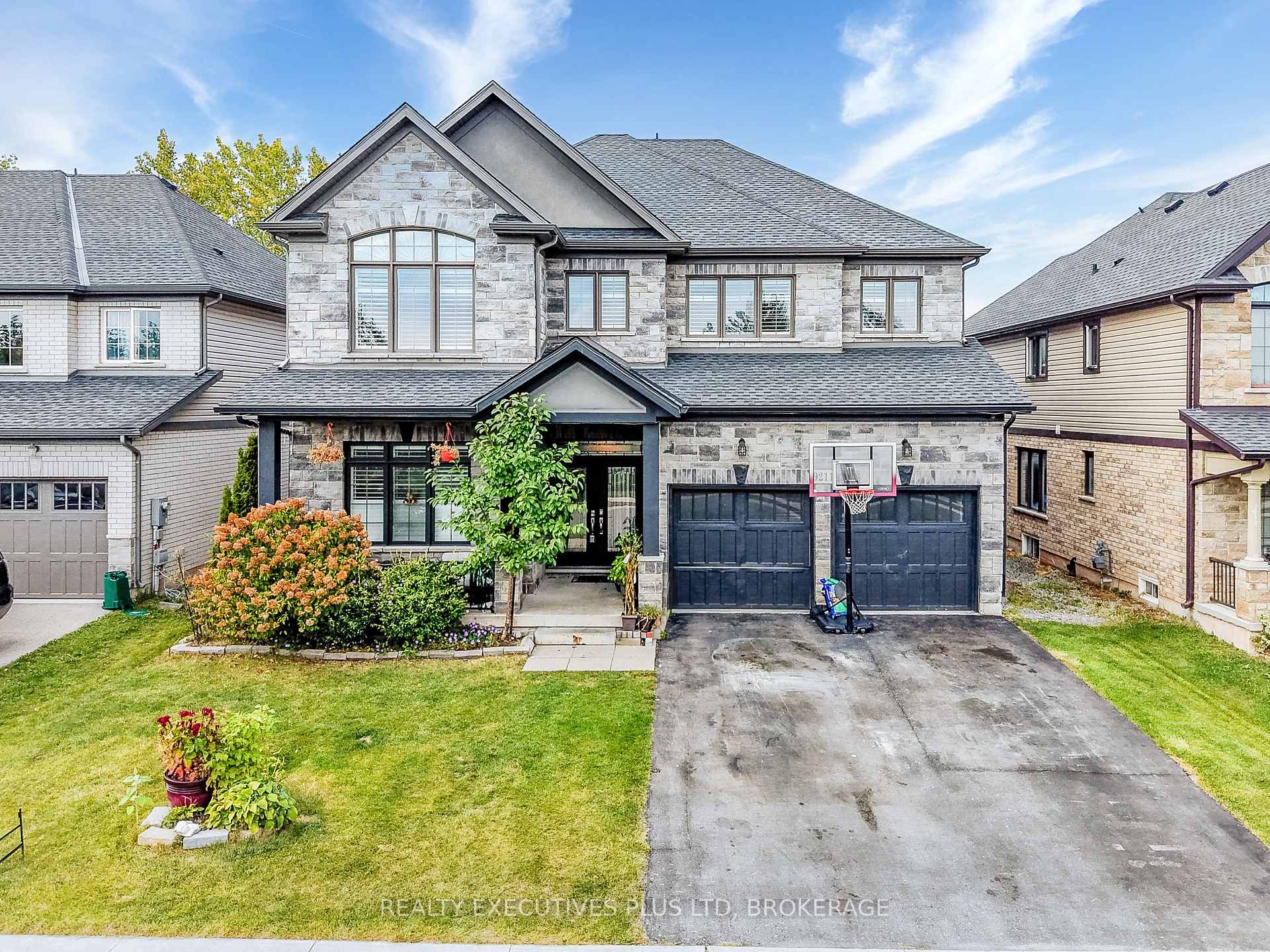 9211 Tallgrass Avenue, Niagara Falls, ON L2G 0A4, Niagara Falls — photo 1