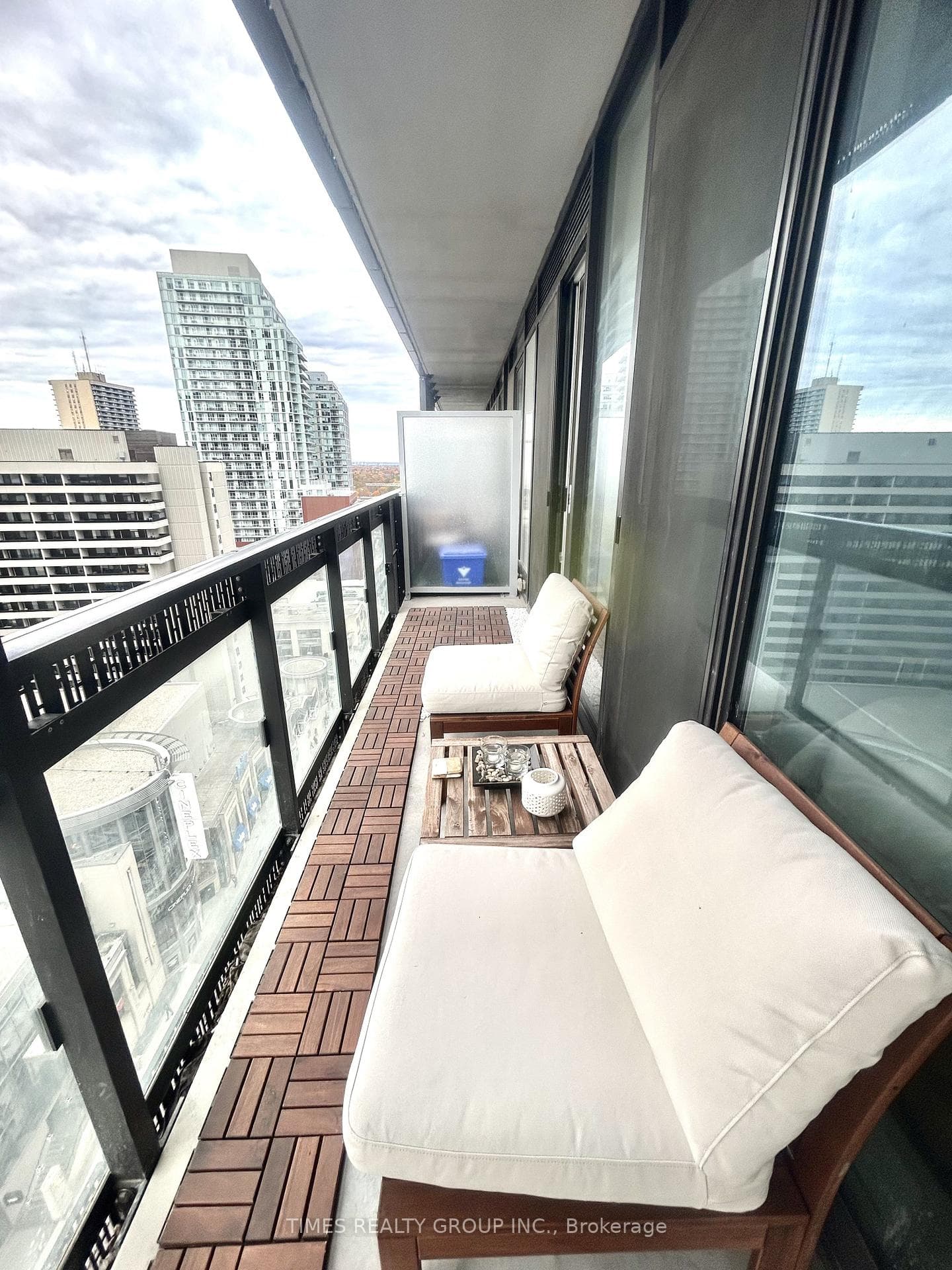 8 Eglinton Avenue E 1102, Toronto, ON M4P 1A6, Toronto C10 — photo 1