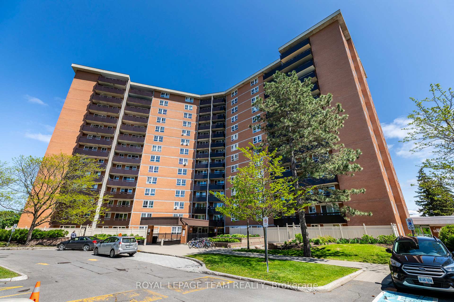 2020 Jasmine Crescent 313, Beacon Hill North - South and Area, ON K1J 8K5, Beacon Hill North - South and Area — photo 1