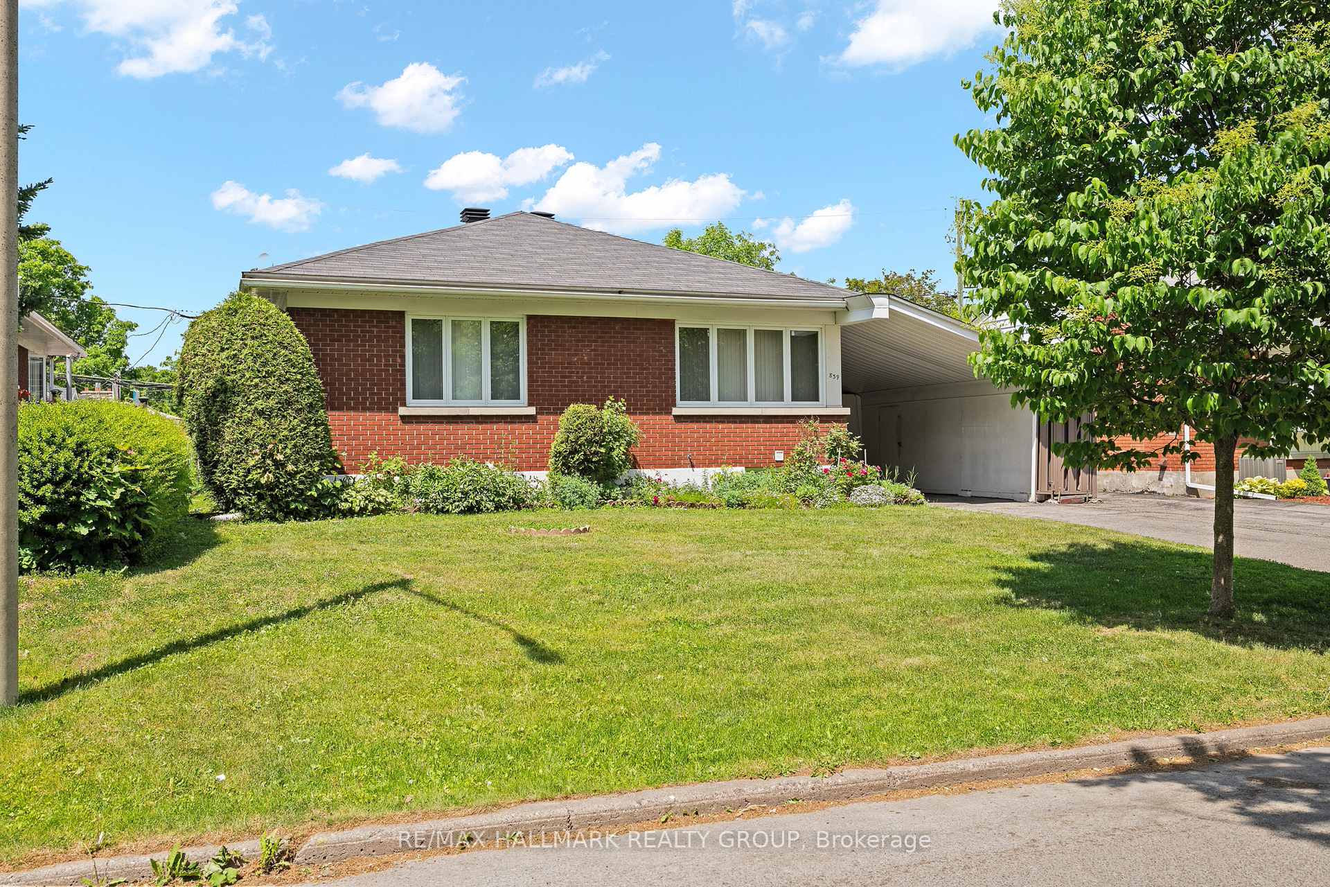 839 WESTON Drive, Elmvale Acres and Area, ON K1G 1W5, Elmvale Acres and Area — photo 1