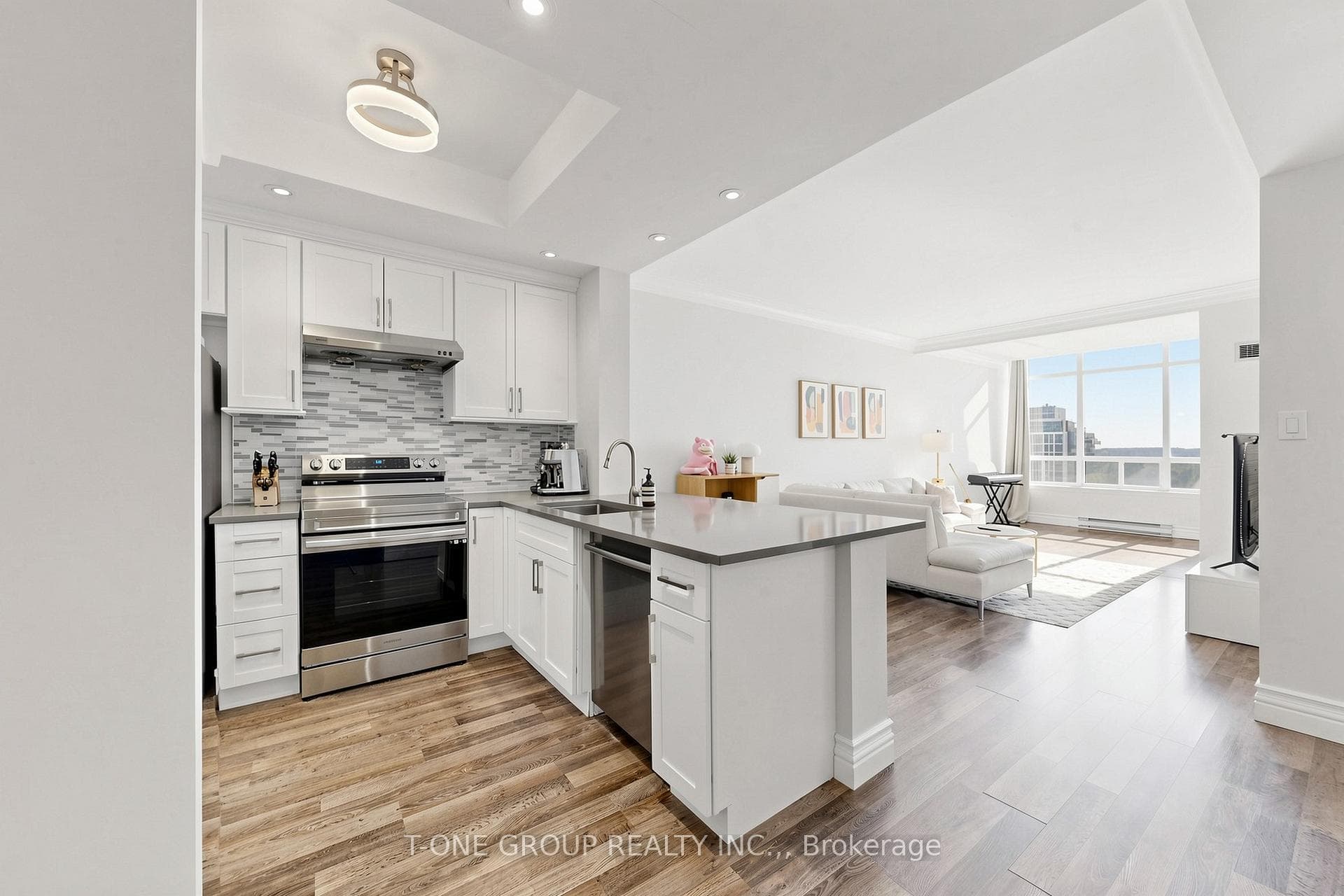 22 Clarissa Drive Ph6, Richmond Hill, ON L4C 9R6, Richmond Hill — photo 1