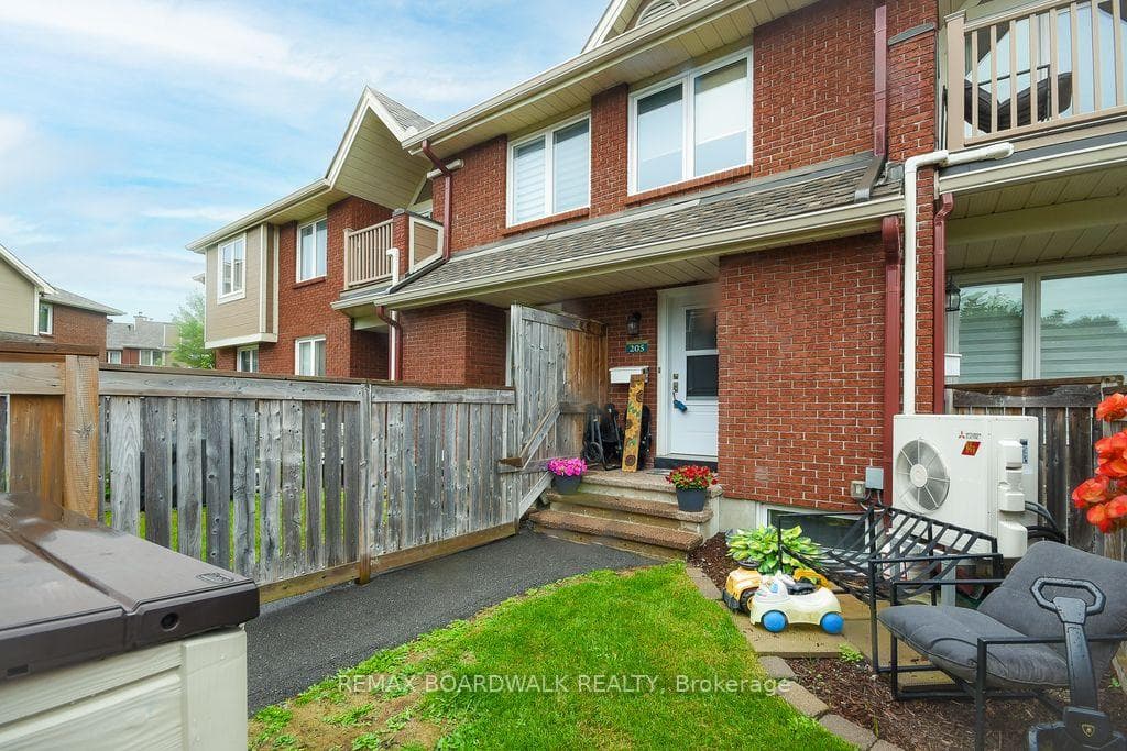 1760 Cabaret Lane 205, Orleans - Cumberland and Area, ON K4A 2H1, Orleans - Cumberland and Area — photo 1