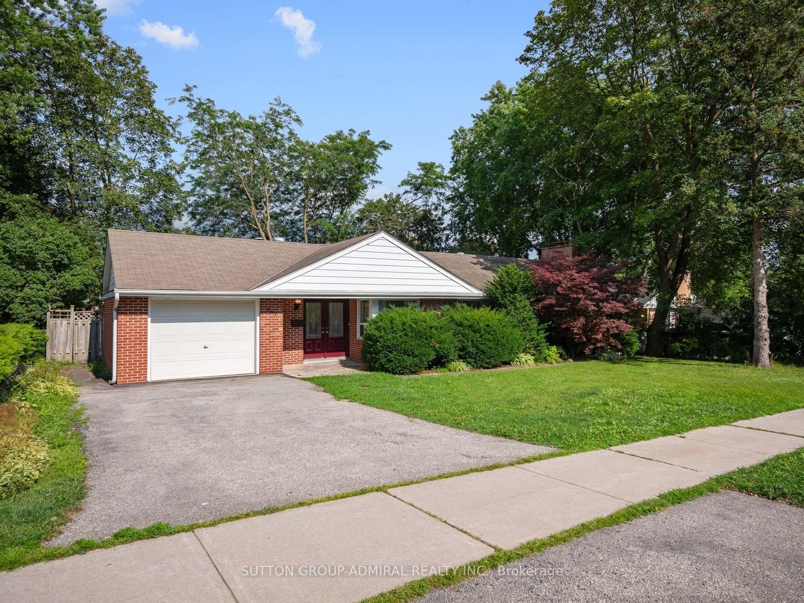 261 Carol Avenue, Newmarket, ON L3Y 4T2, Newmarket — photo 1