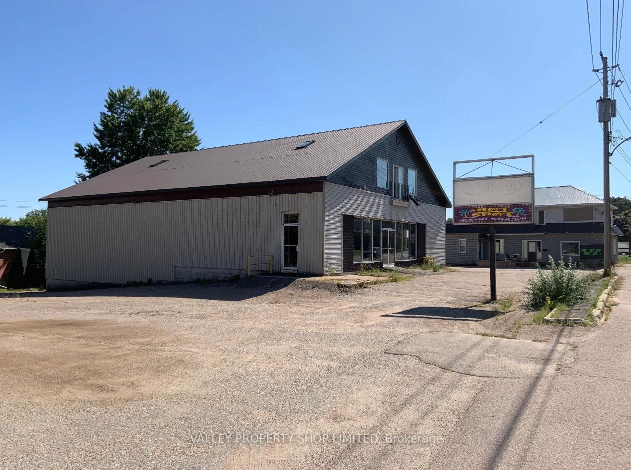 1043 Pembroke Street W, Pembroke, ON K8A 5R3, Pembroke — photo 1