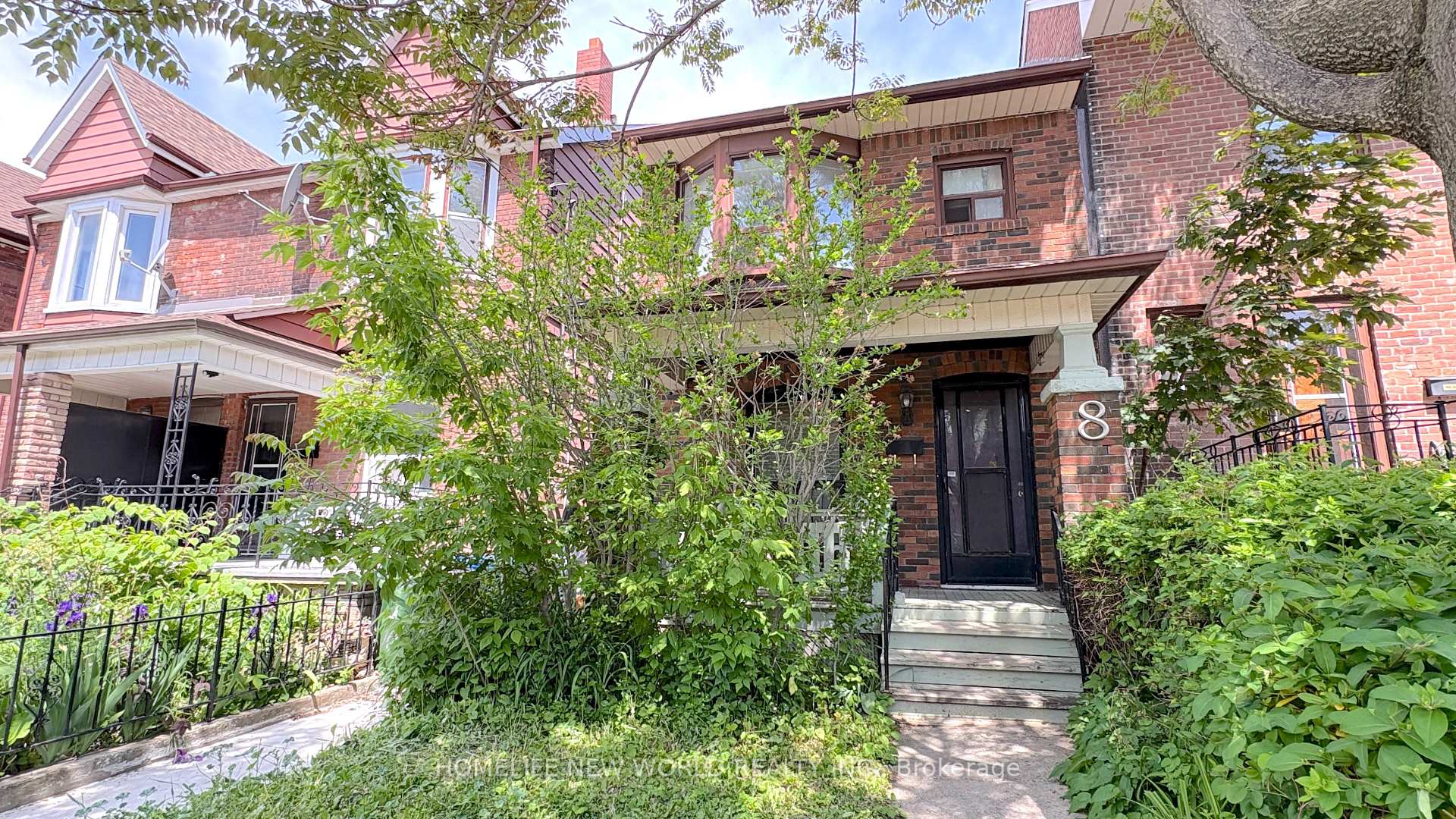 8 Burnfield Avenue, Toronto, ON M6G 1Y5, Toronto W02 — photo 1
